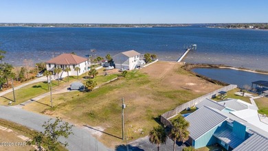 A rare stretch of North Bay shoreline sets the stage for - photo 8