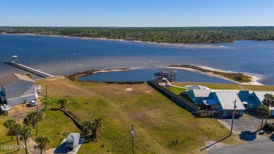 A rare stretch of North Bay shoreline sets the stage for - photo 10
