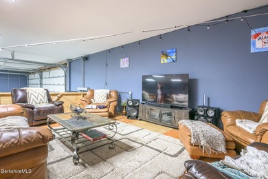 Welcome to an extraordinary lakefront estate on the shores of - photo 41