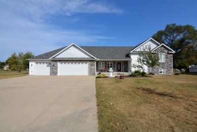 Lake Home For Sale in Pardeeville, Wisconsin