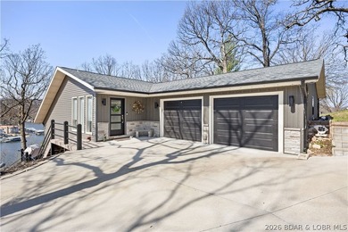 Discover this immaculate 2nd-tier ranch in Linn Creek, boasting - photo 2