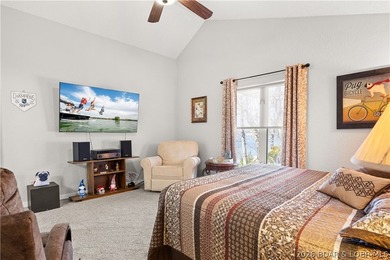 Discover this immaculate 2nd-tier ranch in Linn Creek, boasting - photo 9