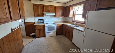 Great Location in the heart of Laurie with this 2 bedroom 2 bath - photo 5