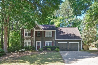 Make this charming Wyngate/Towne Lake home your own! Wonderful - photo 2