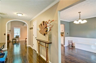 Make this charming Wyngate/Towne Lake home your own! Wonderful - photo 5