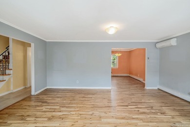Tucked Away on a Secluded Cul-de-Sac, in the desirable - photo 5