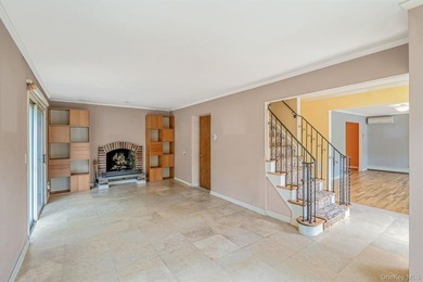 Tucked Away on a Secluded Cul-de-Sac, in the desirable - photo 9