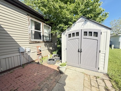 Charming 3-bedroom, 2-bathroom home located in the welcoming - photo 5