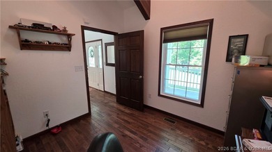 Lakefront Oasis! Discover this exceptional 5,200+ sq ft custom - photo 18