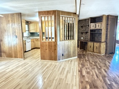 Charming 3-bedroom, 2-bathroom home located in the welcoming - photo 9
