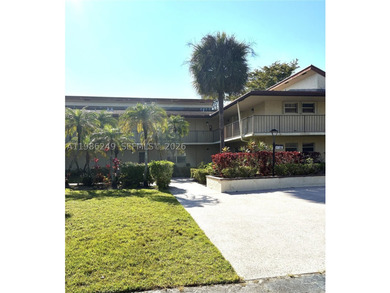Bright 2/2 condo with a flexible den or 3rd bdrm for remote work - photo 1