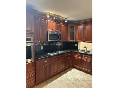 Bright 2/2 condo with a flexible den or 3rd bdrm for remote work - photo 3