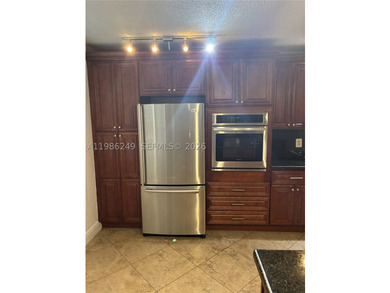 Bright 2/2 condo with a flexible den or 3rd bdrm for remote work - photo 4