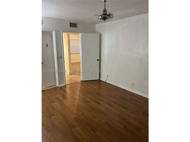 Bright 2/2 condo with a flexible den or 3rd bdrm for remote work - photo 9