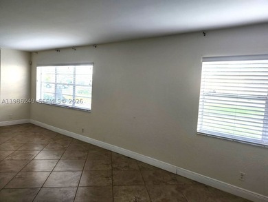 Bright 2/2 condo with a flexible den or 3rd bdrm for remote work - photo 10