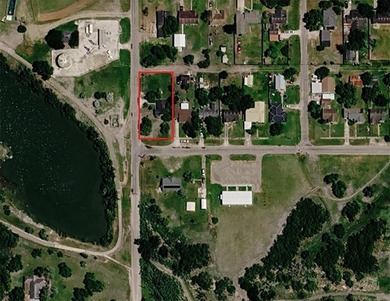 Nestled on a spacious corner lot, this charming 3-bedroom - photo 11