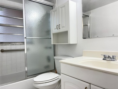 Great opportunity to give this 1 bed / 1 bath condo unit your