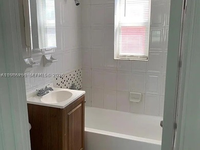 TURNKEY QUADPLEX! EXCEPTIONAL OPPORTUNITY TO OWN A WELL - photo 7