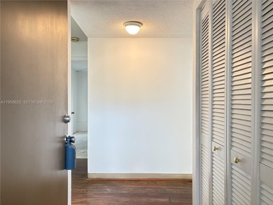 Great opportunity to give this 1 bed / 1 bath condo unit your