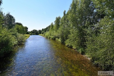 Want to be on the Water/ Dry Bed?? This is a gorgeous, wooded - photo 2