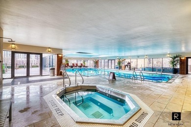 Beautifully renovated and flooded with natural Southern light - photo 8