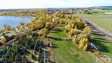 Want to be on the Water/ Dry Bed?? This is a gorgeous, wooded - photo 8