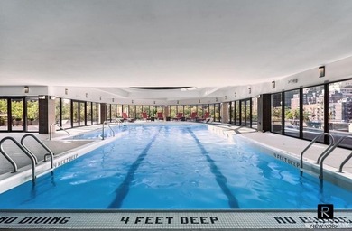 Beautifully renovated and flooded with natural Southern light - photo 9