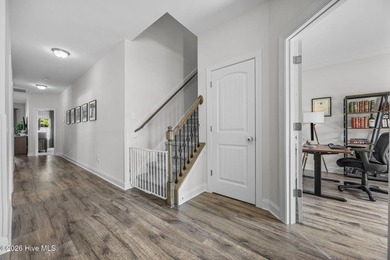 Space, flexibility, and an unbeatable location...this home truly - photo 9