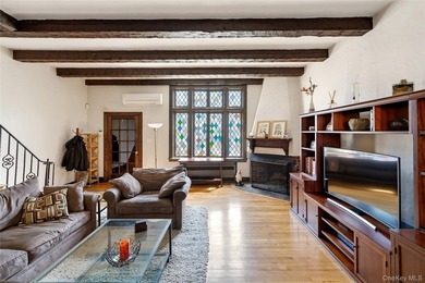 Welcome home to this beautiful Wolosoff Brothers Townhome on - photo 3