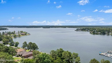This gorgeous lakefront home is located at the end of a quiet - photo 3