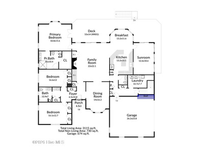 This gorgeous lakefront home is located at the end of a quiet - photo 4