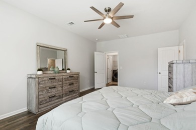 This popular Beazer Hickory model, built in April 2025, offers a - photo 21
