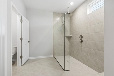 This popular Beazer Hickory model, built in April 2025, offers a - photo 24