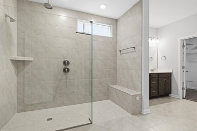 This popular Beazer Hickory model, built in April 2025, offers a - photo 25