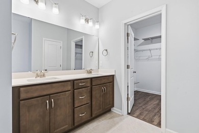 This popular Beazer Hickory model, built in April 2025, offers a - photo 26