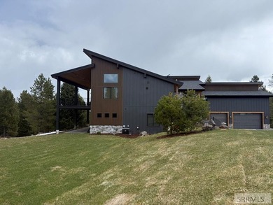 Nestled within the highly desirable Silverhawk Subdivision, this - photo 5