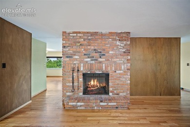 Welcome to this exceptional 5-bedroom, 3-bathroom home in Skyway - photo 14