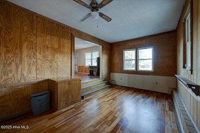 Great opportunity! Enter into the living room with 2 bedrooms - photo 8