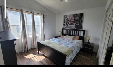 Spacious one bedroom unit located on the 2nd floor, laminate - photo 8