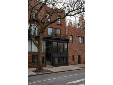 598 Pacific Street offers a fully vacant mixed use townhouse - photo 2