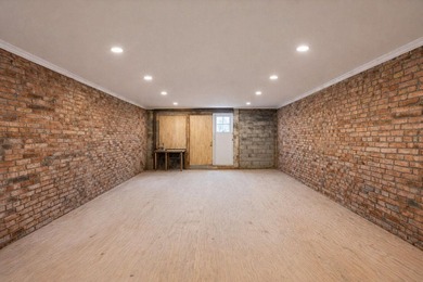 598 Pacific Street offers a fully vacant mixed use townhouse - photo 4