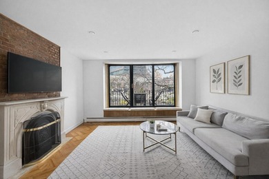 598 Pacific Street offers a fully vacant mixed use townhouse - photo 9