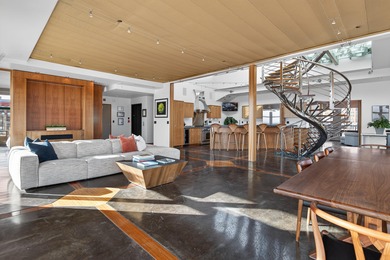 Welcome to The Penthouse on CongressaEUR*an incredible