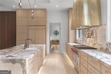 Crafted as a true statement piece, this extraordinary custom - photo 25