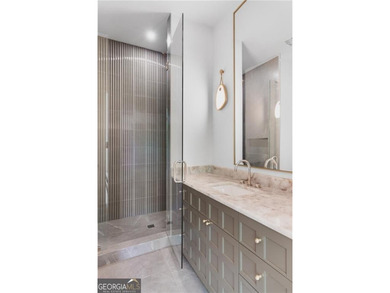 Crafted as a true statement piece, this extraordinary custom - photo 45