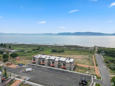 Modern Luxury Condo Near Bear Lake Short term rental Approved - photo 2
