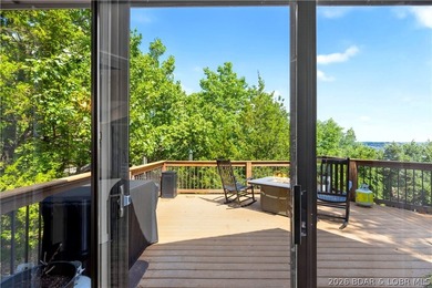 Distinctive architecture meets effortless lake living in this - photo 31