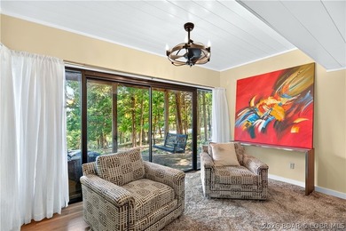 Distinctive architecture meets effortless lake living in this - photo 32