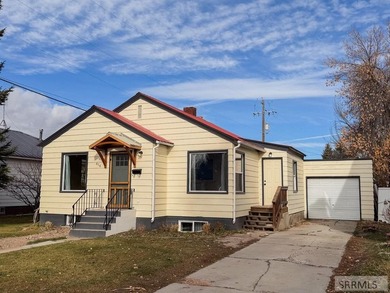 Fully Remodeled and priced to sell. Stunning 3 bedroom, 2 bath - photo 2