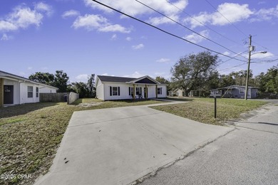 Indroducng 631 Maine Ave, a craftsman style, 3 bedroom, 2 bath - photo 3
